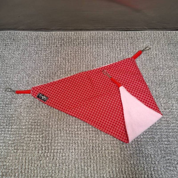 Hangmatje Driehoek: Rood Cirkels / Licht Roze