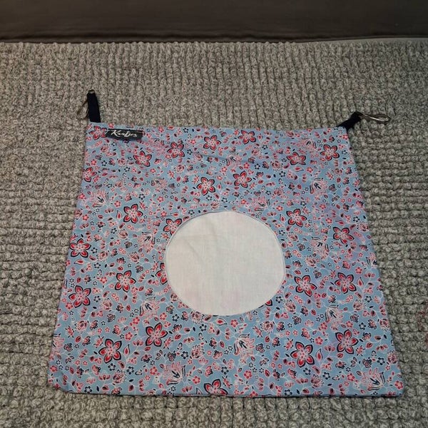 Hooizakje: Blauw Bloemig (met rood)
