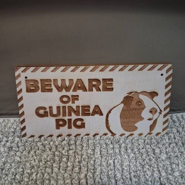 Tekstbordje (hout): Beware of Guinea Pig