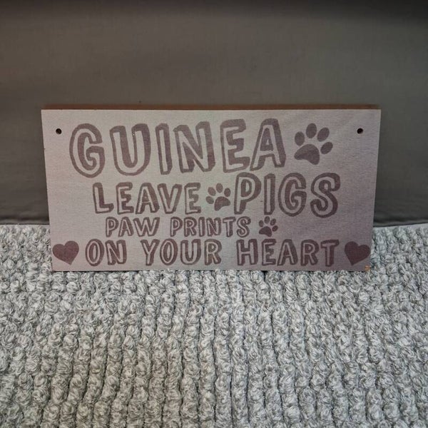 Tekstbordje (hout): Guinea Pigs leave pawprints on your heart