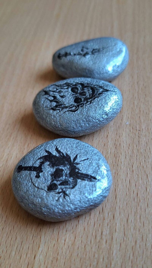 Friendship Trio Skull - Pebble Art