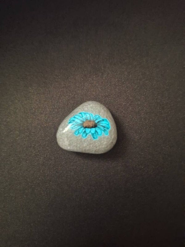 Glow In The Dark Dainty Daisy - Pebble Art