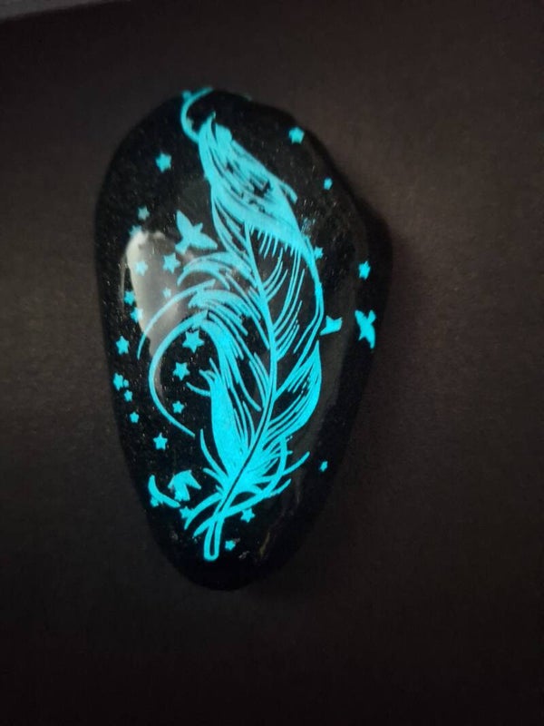 Glow In The Dark Feather - Pebble Art