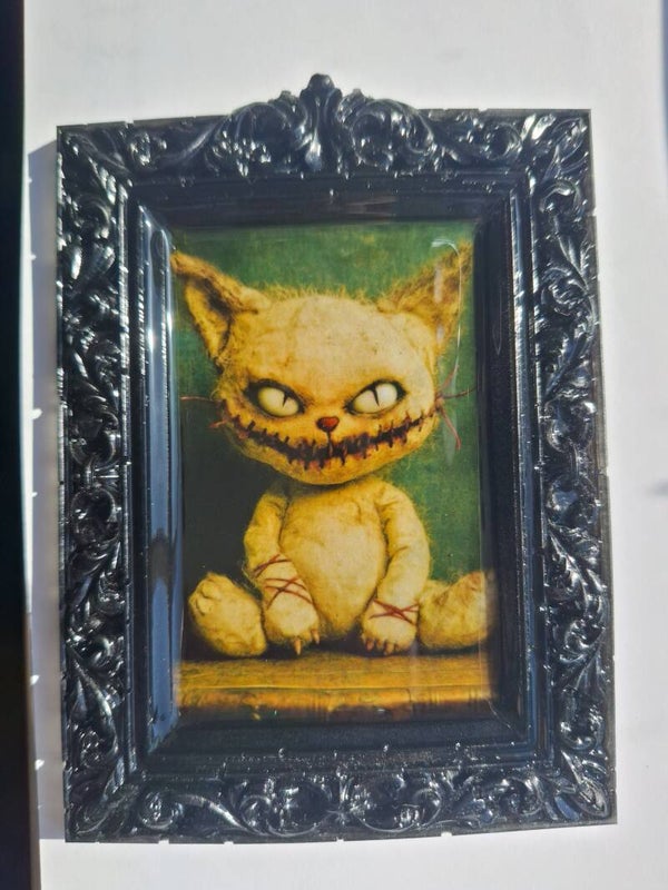 Creepy Cat Wall Filler - Resin Art