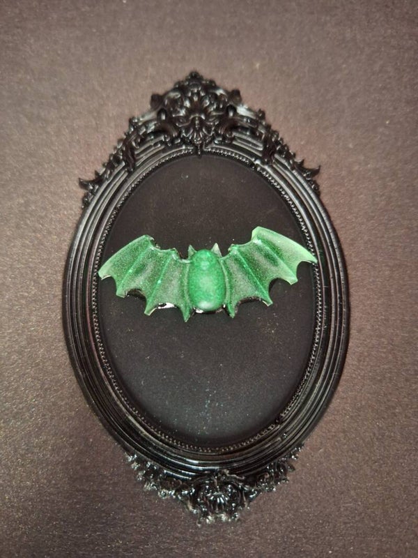 Glow In The Dark Single Bat Wall Filler - Resin Art