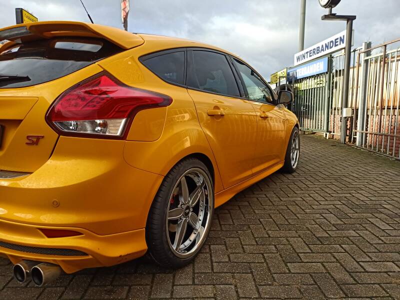 Ford Focus RS met Wolfs velgen 