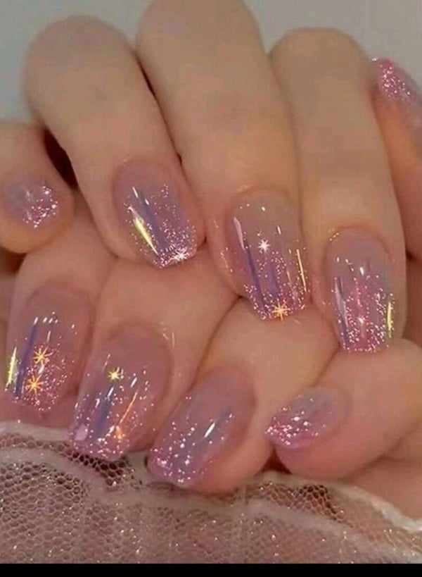 Ongles roses scintillants