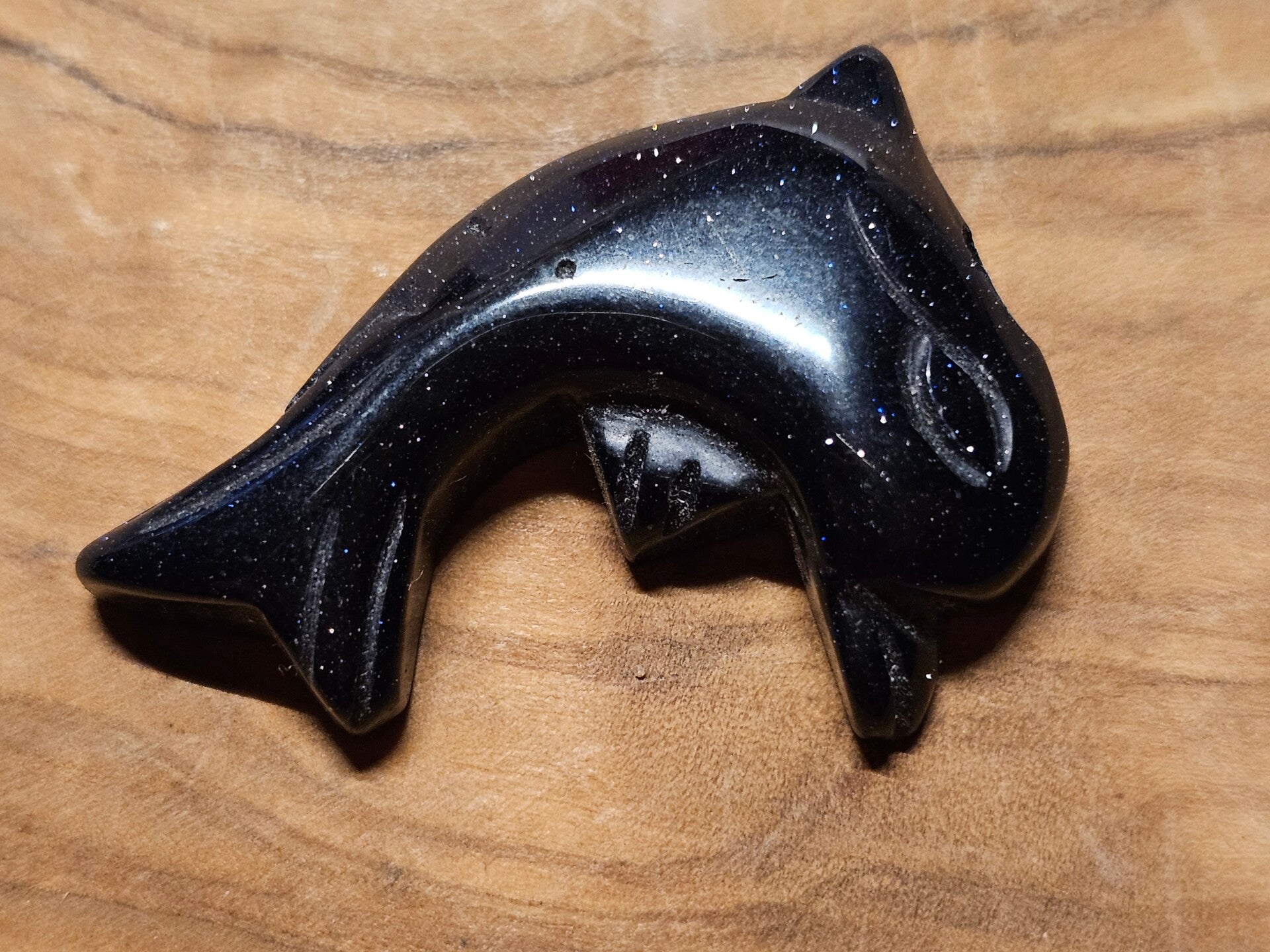 Goudsteen donker doorboord  dolfijn