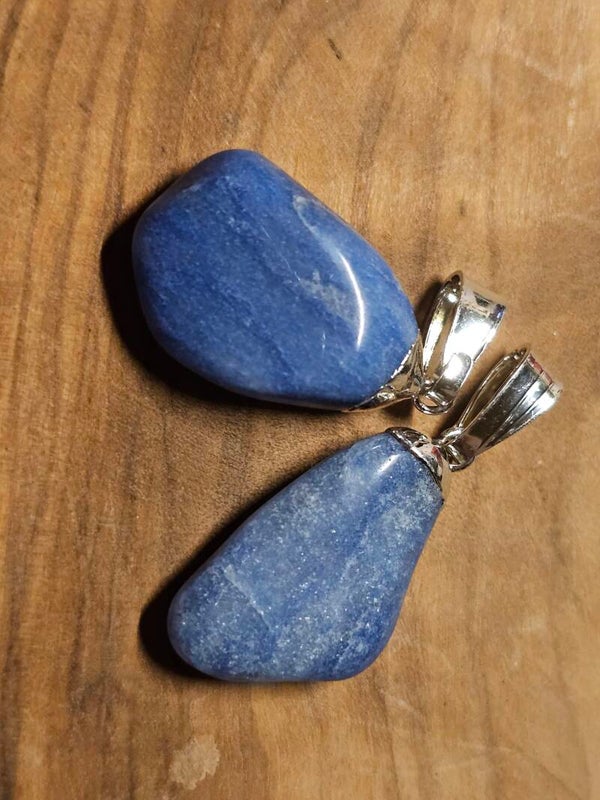 Blauwe kwarts edelsteenhanger met geboord oog en kapje