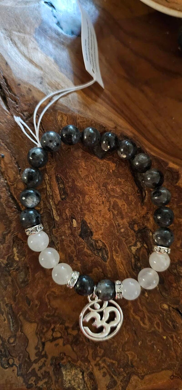 Armband labradoriet/witte agaat met ohm