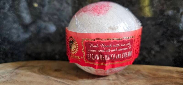 Bruisbal aardbeien en room