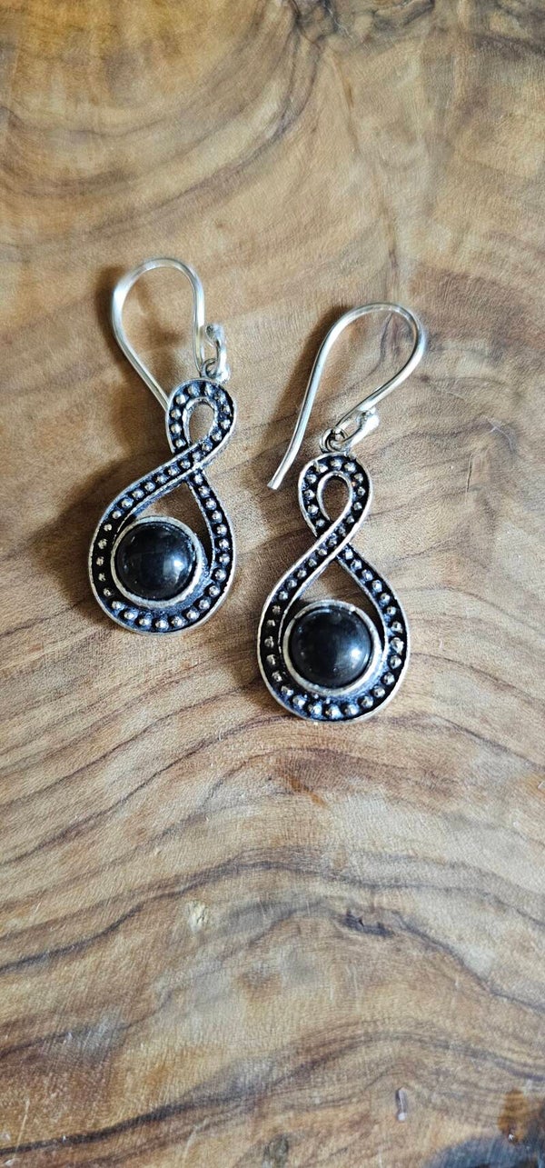 Oorbellen met zwarte toermalijn