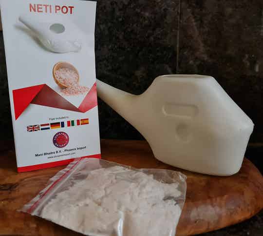 Neti Pot plastic + 25 gram zout