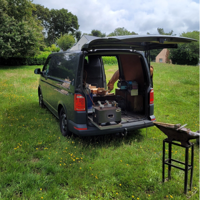 Le van de MEMJ Maréchalerie, tout équipé pour intervenir dans le Morbihan