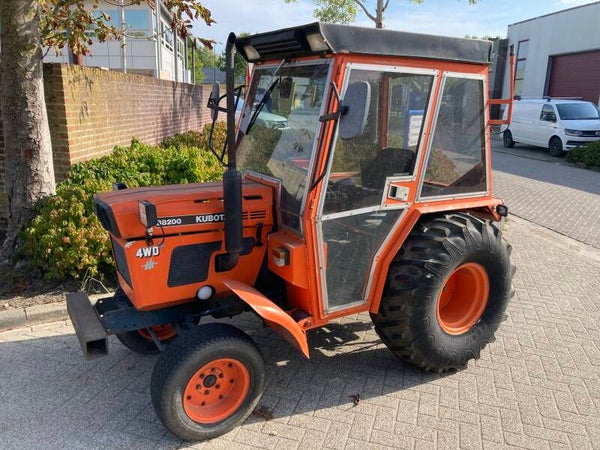 Mini tractor Kubota B8200 2WD 20 PK zeer netjes met kenteken EX BTW