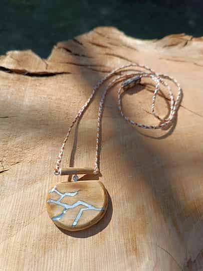 Collier en bois