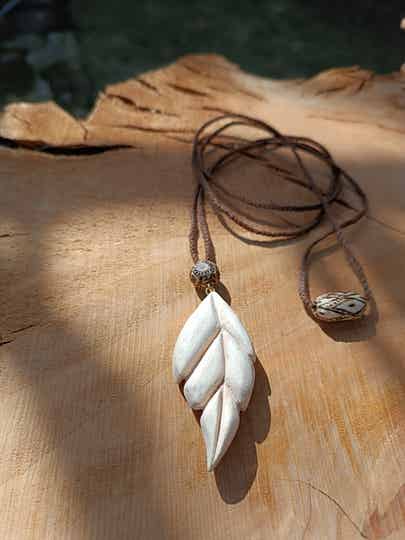 Collier en bois