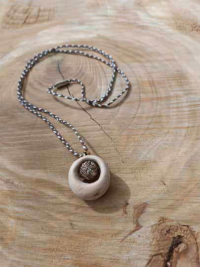 Collier en bois