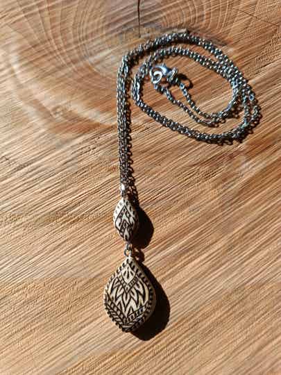 Collier en bois