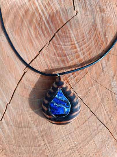 Collier en bois et verre