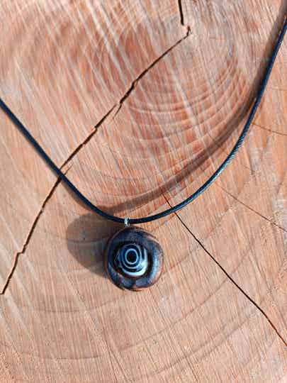 Collier en bois et verre
