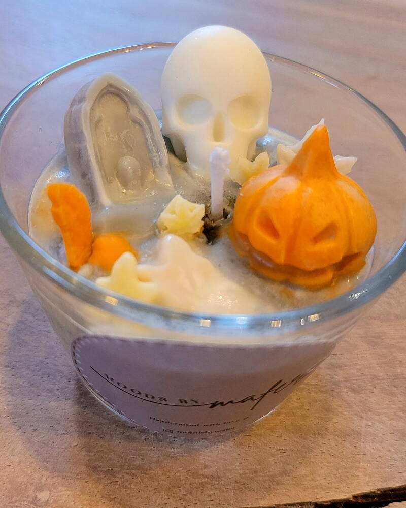01_halloween_candle_skull_pumpkin-standard.jpg