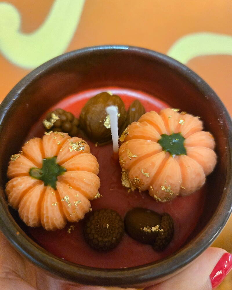 02_autumn_candle_pumpkins-standard.jpg