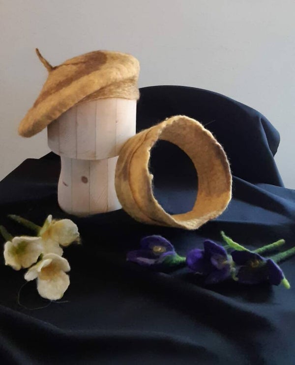 Hoofdband (met bloemen €25,-)