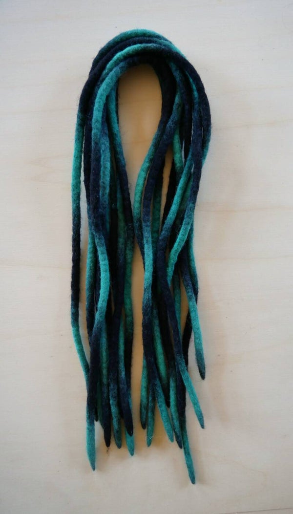 Woldreads. Handgeverfd. Blauw zwart.