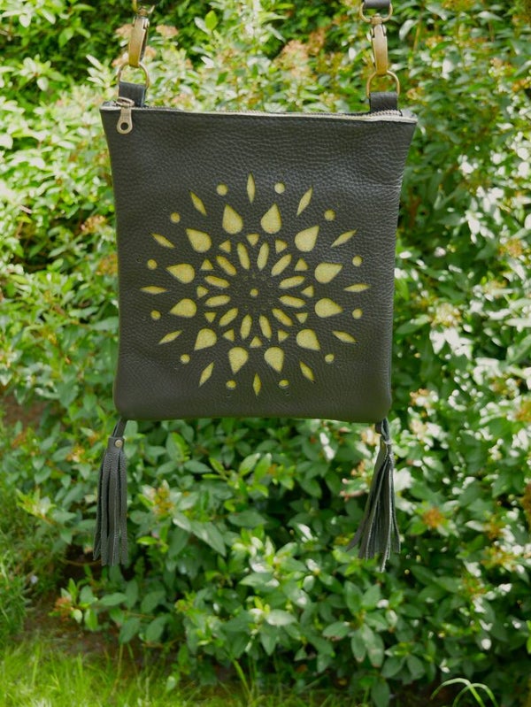 Schoudertas. Zwart. Mandala groen.