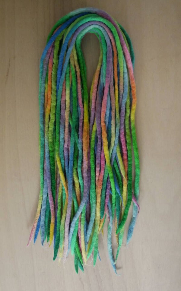 Woldreads. Handgeverfd. Regenboog.