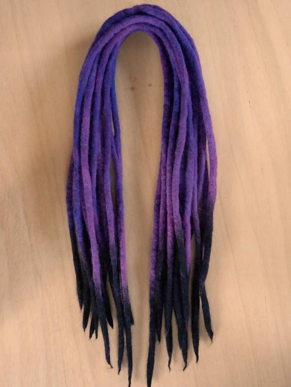 Woldreads. Handgeverfd. Div, Paars, zwarte punt.