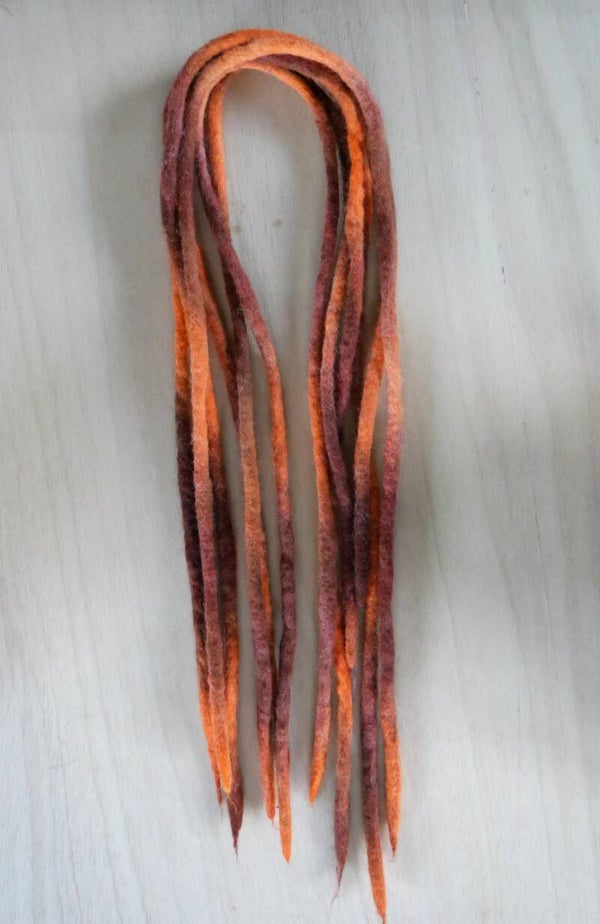 Woldreads. Handgeverfd. Oranje, kastanje.