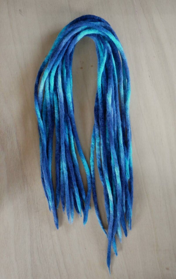 Woldreads. Handgeverfd. Donker/Lichtblauw.