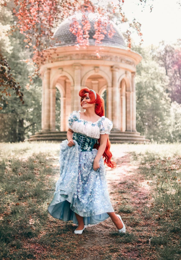 pre-order Duimelijntje (Thumbelina) custom dress
