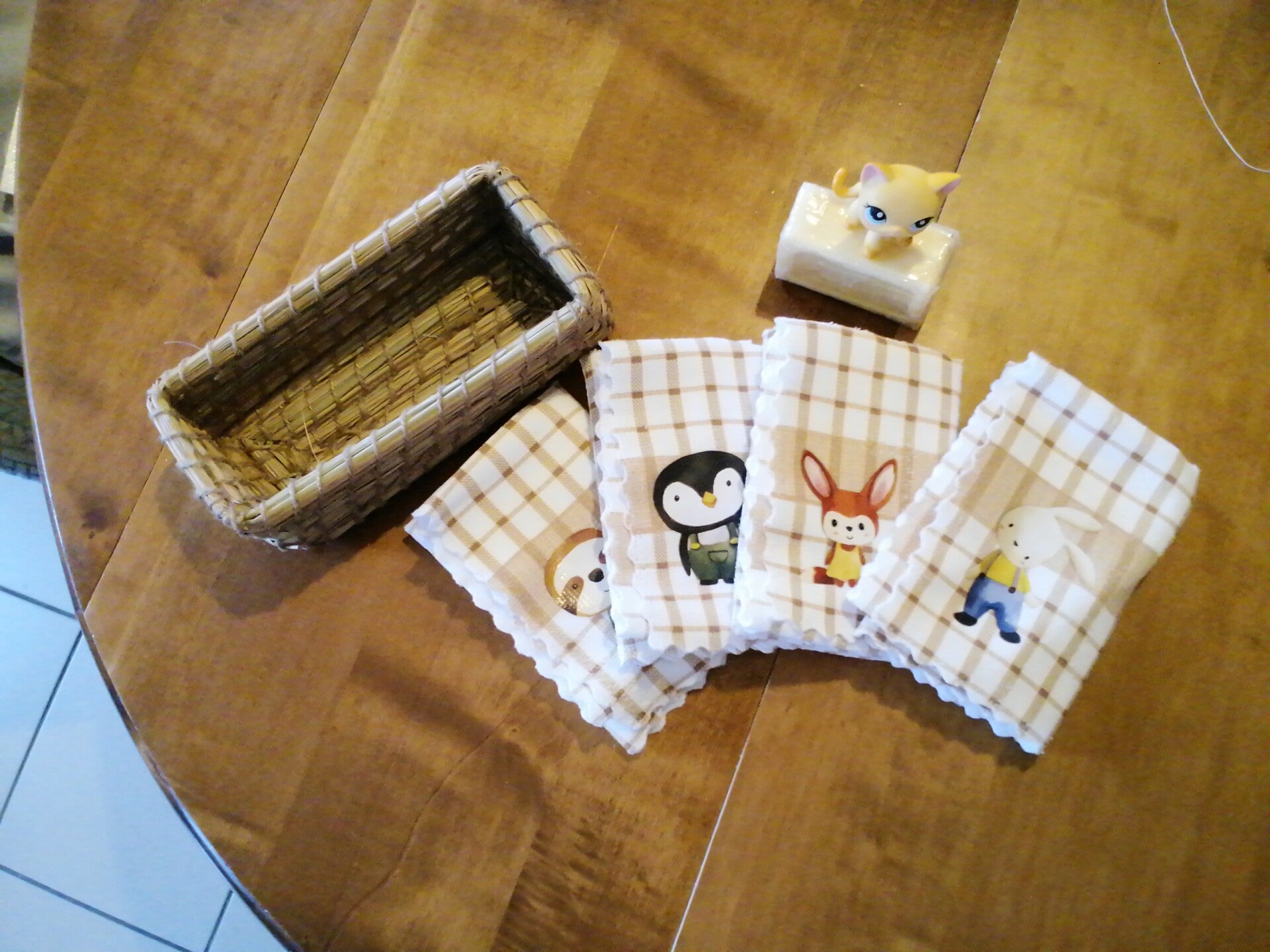 Lot de 4 Serviettes à mains avec la corbeille