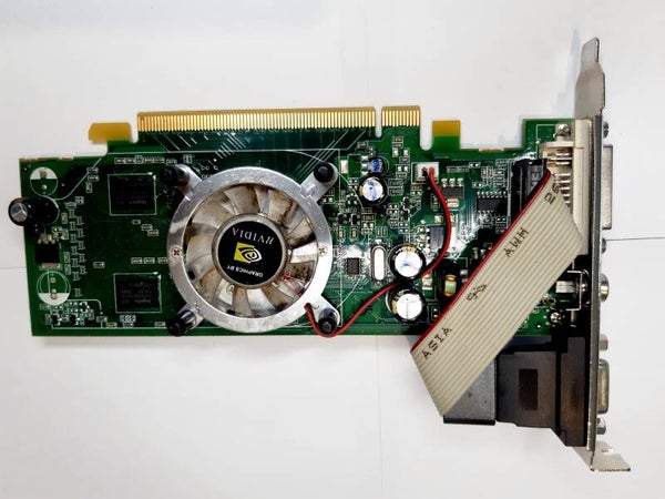 Carte graphique NVIDIA GEFORCE 7500LE 128MB VGA DVI S-VIDEO