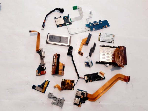 Lot de pieces 01740 SONY PCG-6N2M