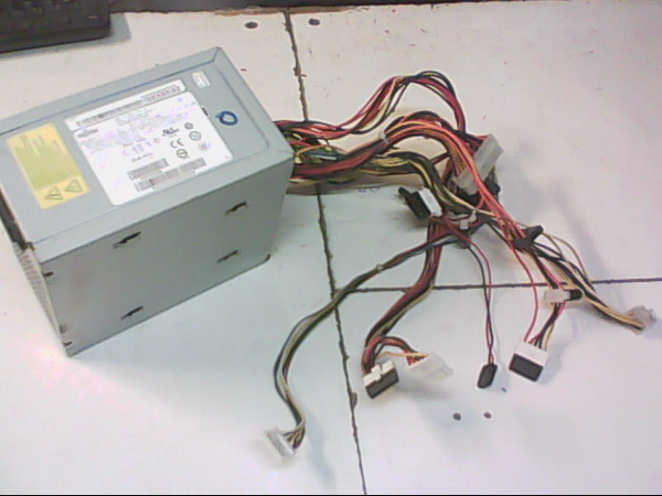 Alimentation FUJITSU S26113-E544-V70-02 REV 04 HP-D7001E0 700W