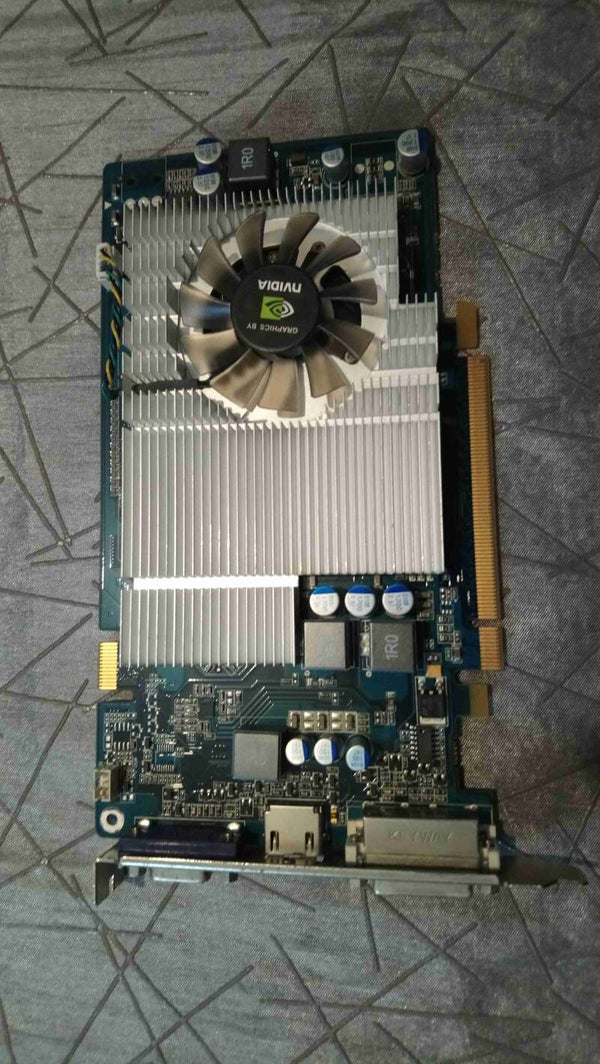 Carte graphique NVIDIA GEFORCE GT330 288-30N58-010AC 2GB