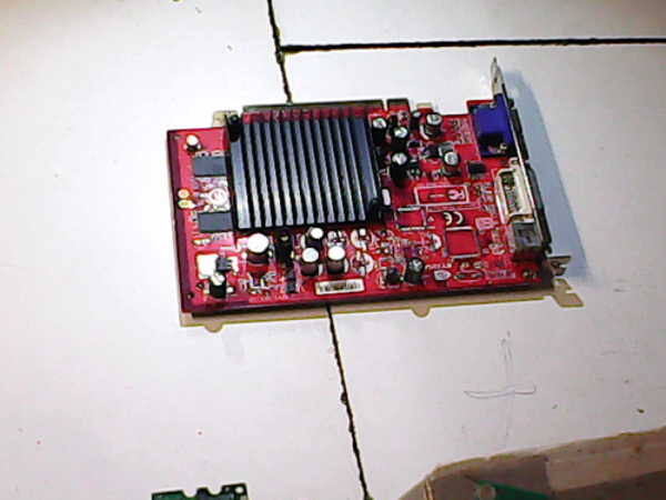 Carte graphique NVIDIA YAK64-10-M03 5188-1578 64MB DVI VGA VIDEO