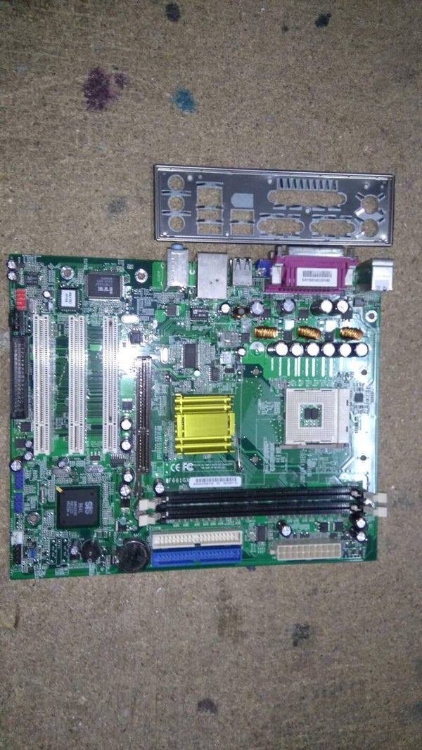 Carte mere ACER F661GX 661M07-6L socket 478