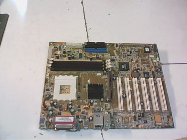 Carte mere ASUS A7V8X-X REV 1.01 sans plaque socket 462