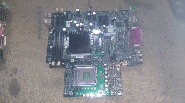 Carte mere Dell CN-0D8695-69861-4BE-0AD9 socket 775