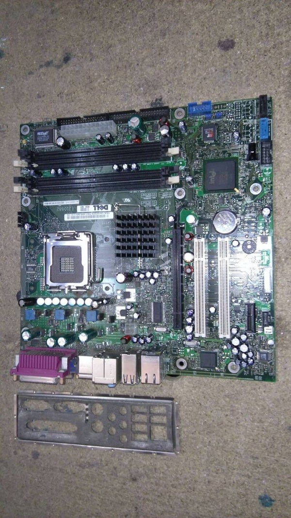 Carte mere Dell CN-0M3918-70821 avec plaque socket 775