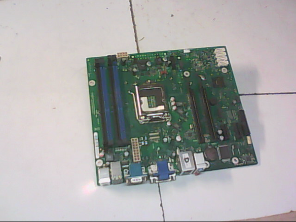 Carte mere FUJITSU W26361-W3322-Z3-04-36 D3220-A12 GS 2 sans plaque
