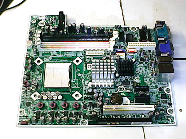 Carte mere MSI MS-7500 VER 1.1 461537-001 HP DC5850 sans plaque