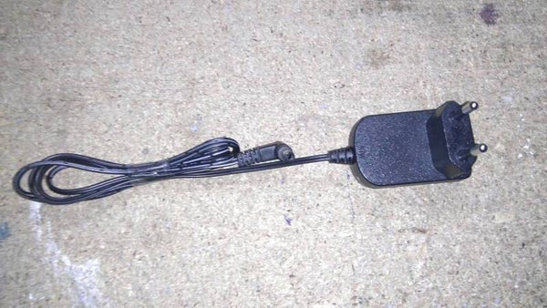 Chargeur D-LINK F05W-050100SPAV 5V 1A