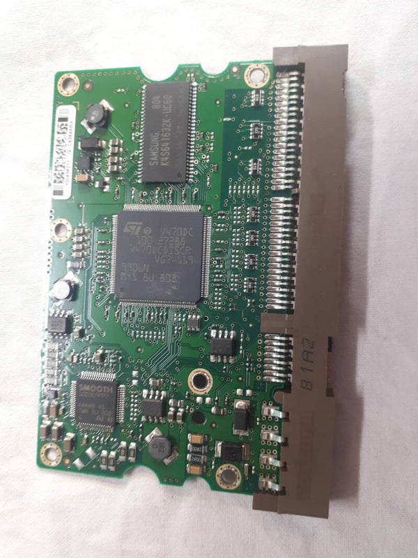 PCB 103098 100414872 REV A MAXTOR STM3320820A 9DP03G-326 FW 3.AAE 08397