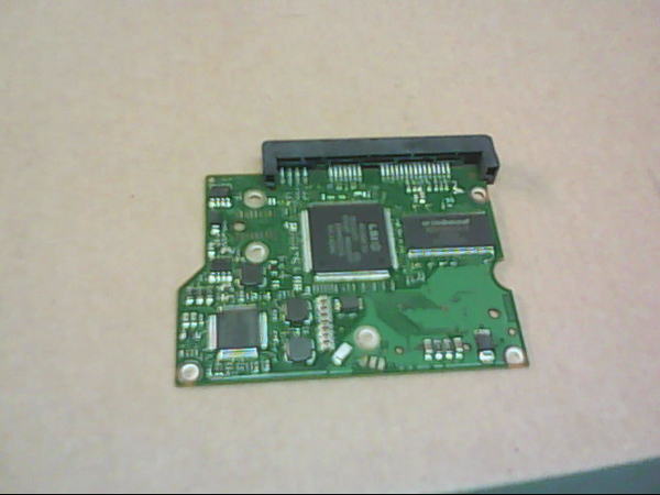 PCB 101856 100535704 REV B MAXTOR STM3320418AS 9SS14C-327 FW CC38 DATE 10255